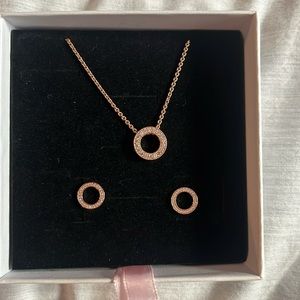 NWOT Pandora Sparkling Pave Circle Jewelry Gift Set